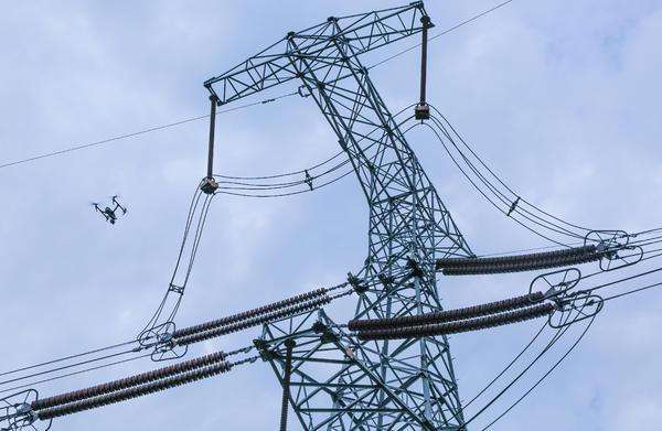 我國首次一鍵控制5架無人機實施電力巡檢 我國首次一鍵控制5架無人機實施電力巡檢